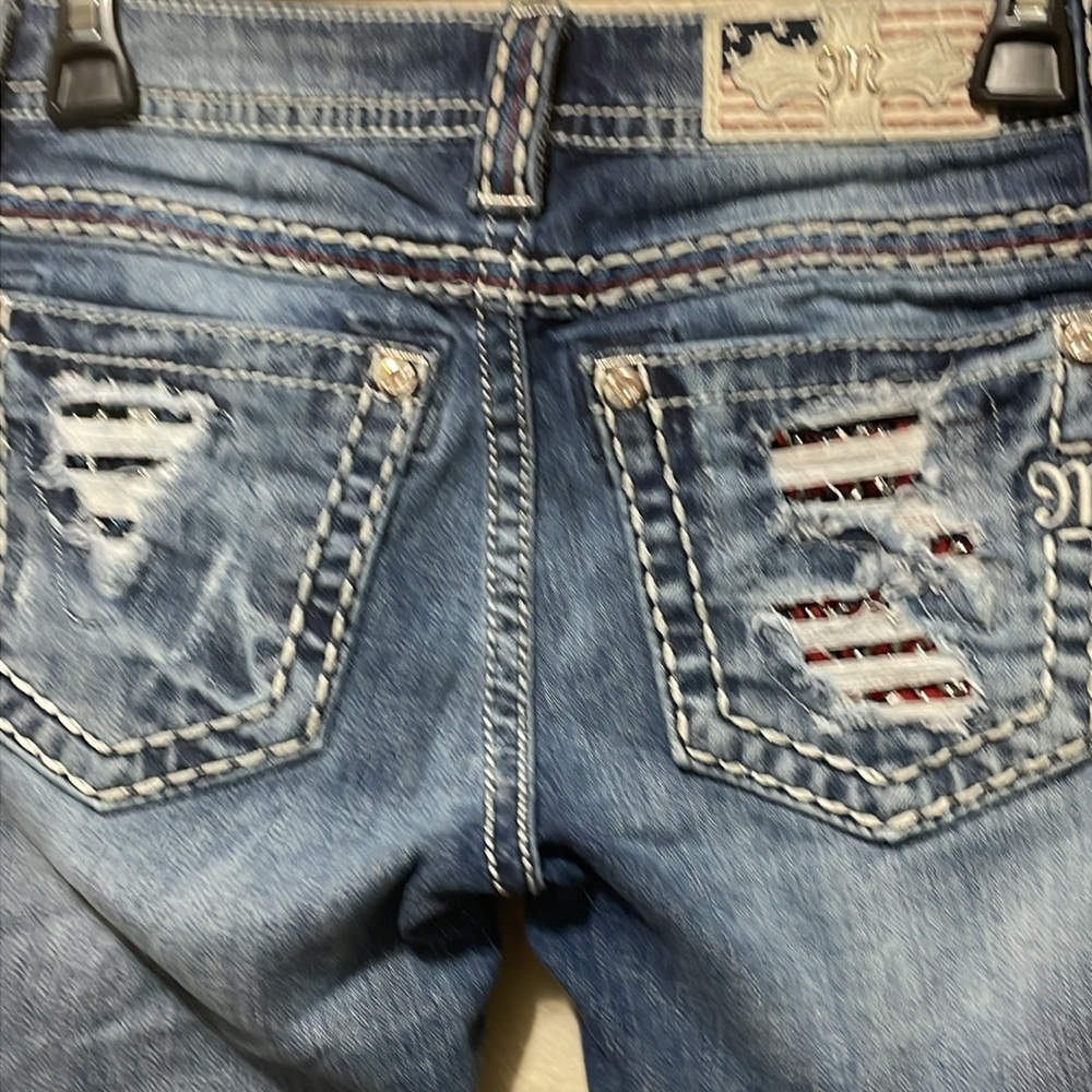 Miss Me Women's Signature Cuffed Capris. Excellent Condition. Size 27.